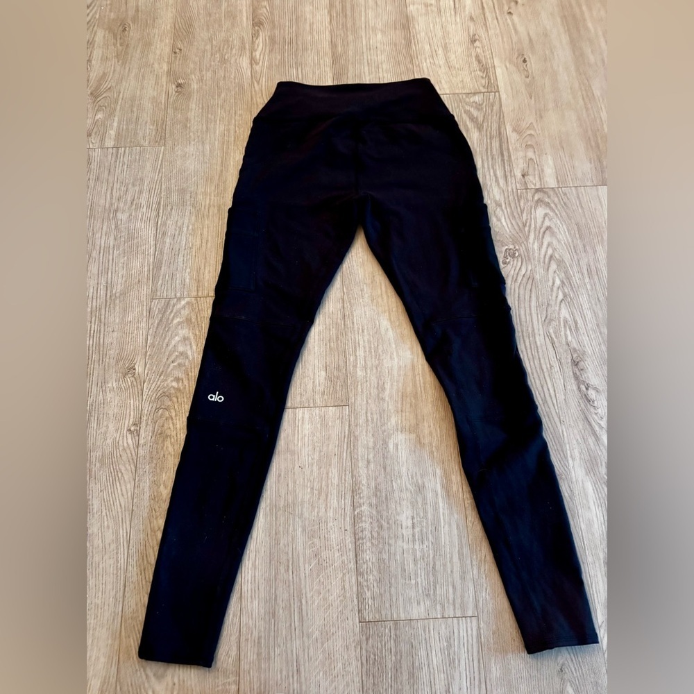 ALO Yoga Black Cargo Pocket Leggings - Small - Picture 9 of 10